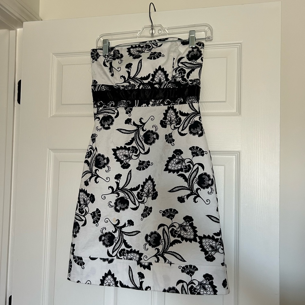 Strapless Black & White Floral Brocade Dress Size 0